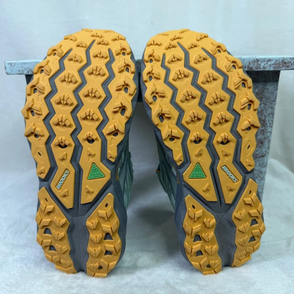 Brooks Cascadia 19 Trail Running Shoes Women 9 Clearwater/Primer Grey/Apricot‎